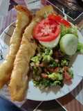 Pescaditos Con Ensalada