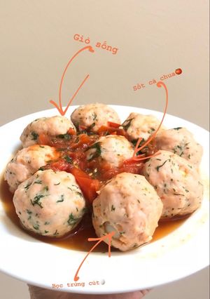 Hình của món Giò sống sốt bọc trứng cút sốt cà chua.