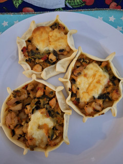 Una foto de Canastitas saludables de pollo y verduras