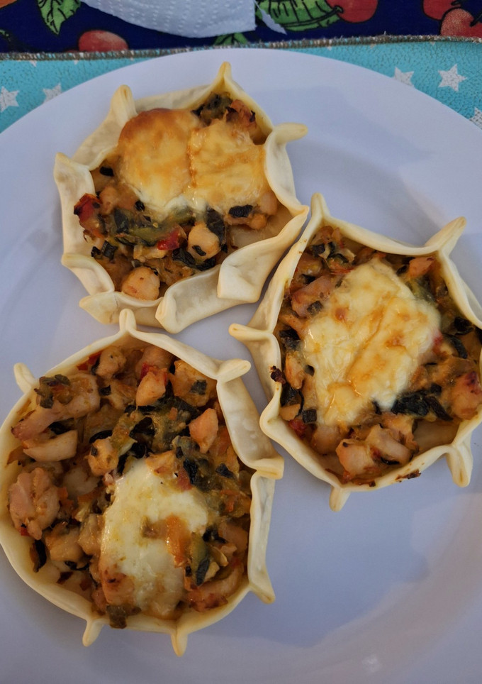 Una foto de Canastitas saludables de pollo y verduras
