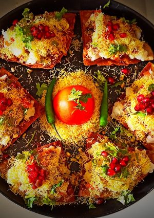 रोटी चाट (roti chat recipe in marathi) रेसिपी चे मुख्य फोटो 