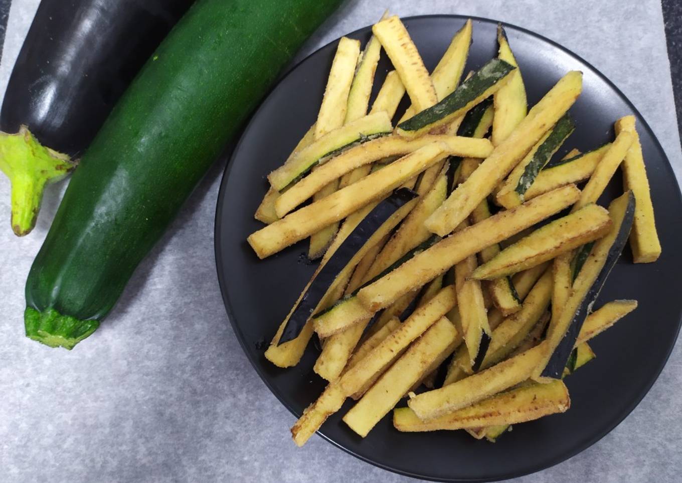 Patatas fritas de berenjena y calabacín