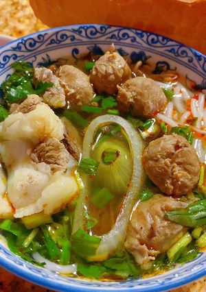 Hình của món Bún sườn bò, bò viên.