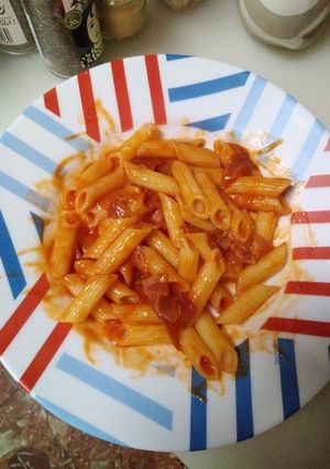 Una foto de Macarrones con fiambre