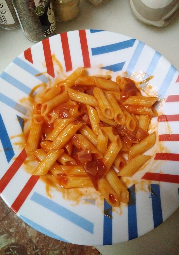 Una foto de Macarrones con fiambre