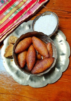 A picture of Rosher Puli/A makar Sankranti recipe from Bengal.