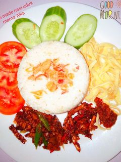 Foto resep Nasi uduk bandung komplit ala mama alka