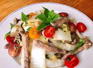 Hình của món Cải Thảo Trộn Heo Xào.