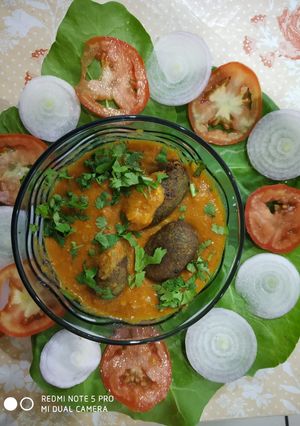 A picture of Spinach kofta curry.