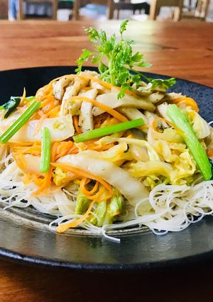 Hình của món Bún gạo xào rau nấm.