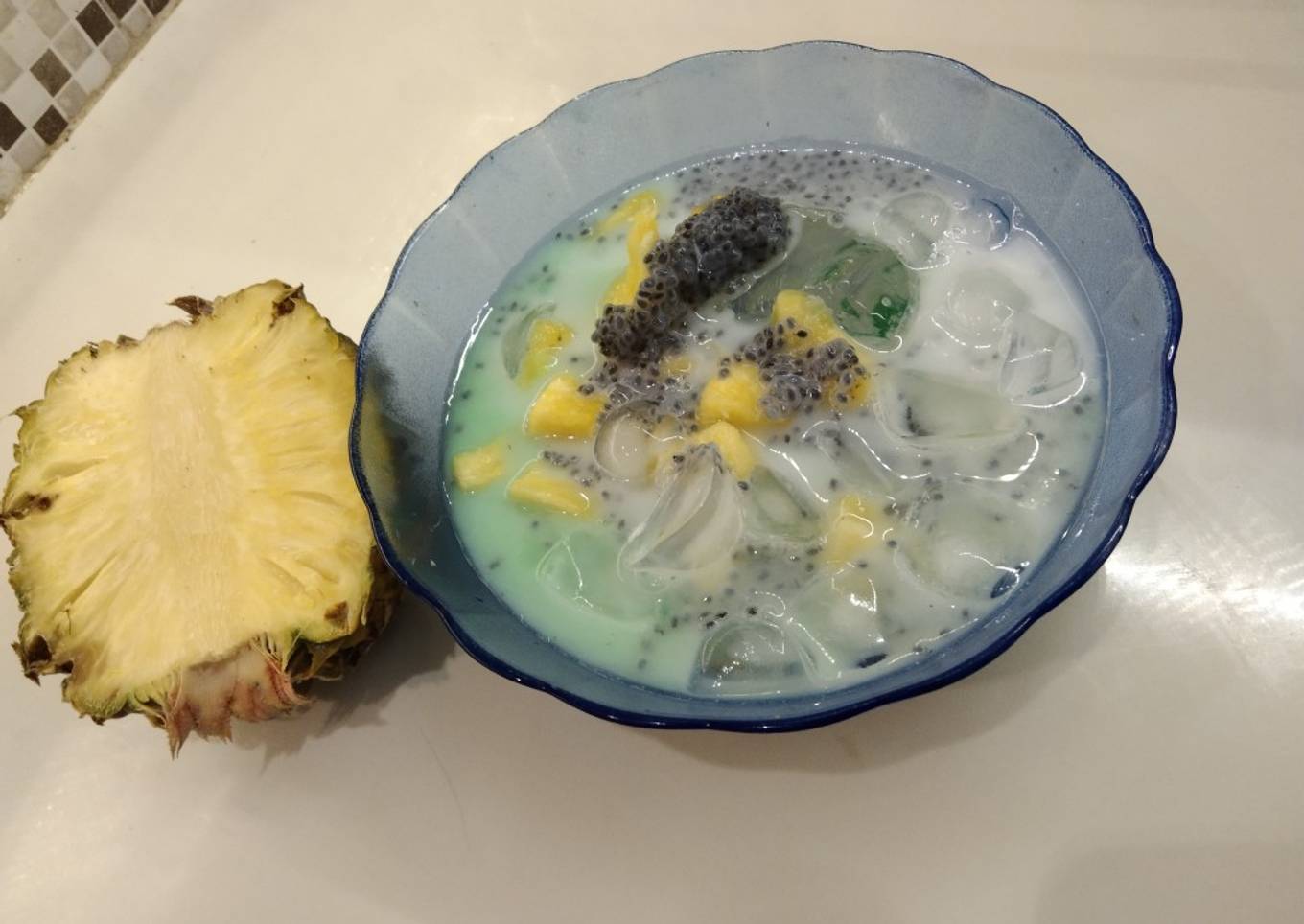 Es campur nanas with 🍍