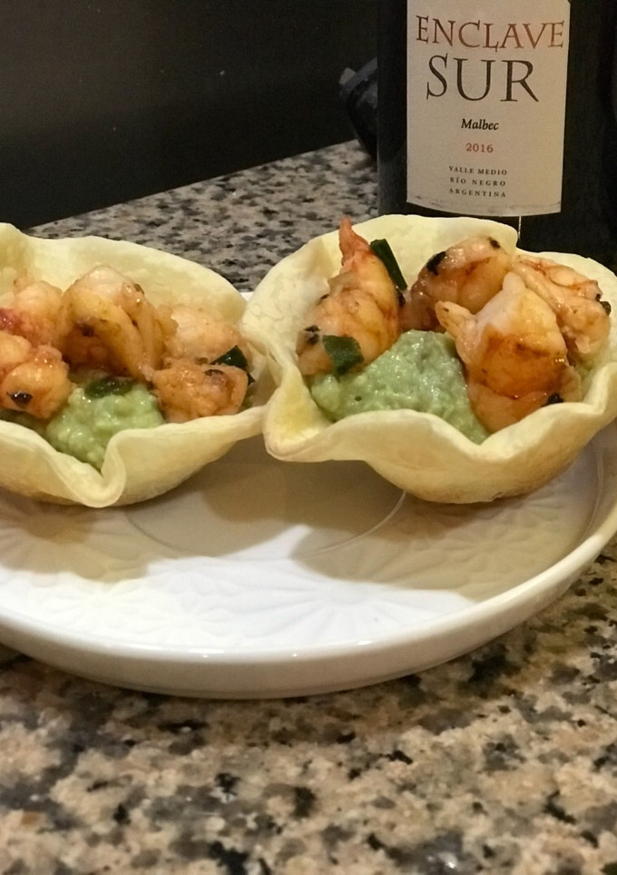Una foto de Canastas de palta y langostino