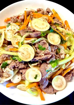 Hình của món Nộm bắp bò cà pháo.