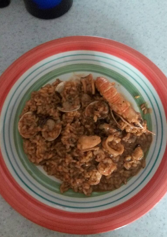 Una foto de Arroz y marisco tipo caldero