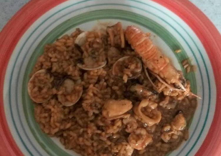 Arroz y marisco tipo caldero