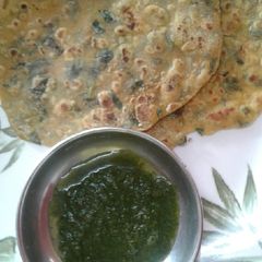 A picture of Methi paratha/ fenugreek paratha.