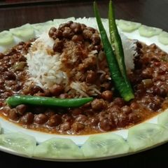 A picture of Black chickpeas With Boiled Rice.