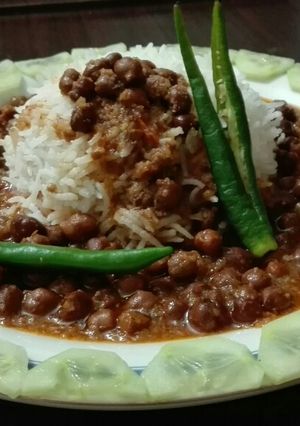 A picture of Black chickpeas With Boiled Rice.