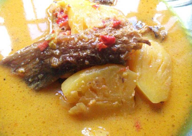 Cara membuat Gulai Ikan Salai Nenas Sederhana dan Mudah Dibuat