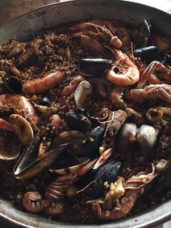 Una foto de Paella de pescado
