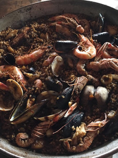 Una foto de Paella de pescado