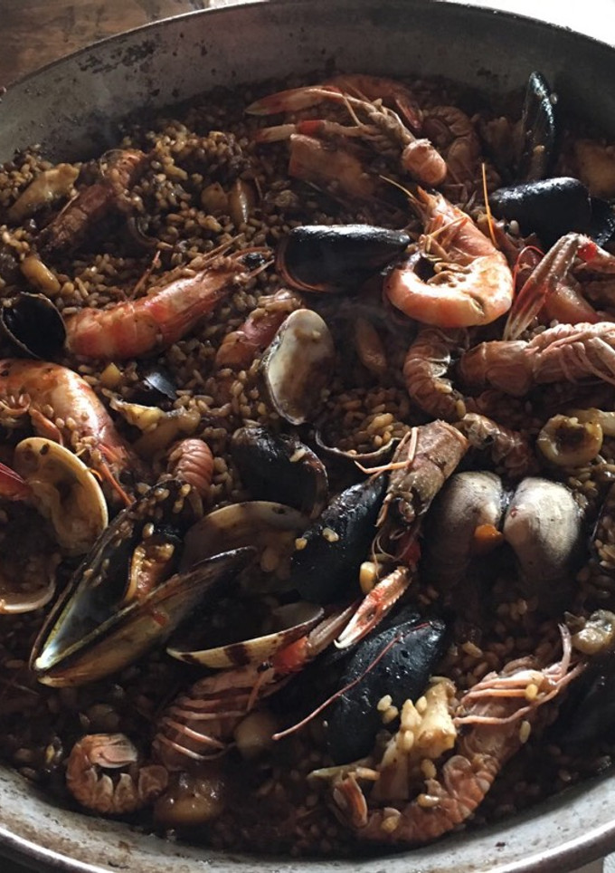 Una foto de Paella de pescado