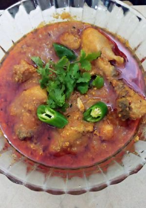 A picture of Chicken tomato salan.