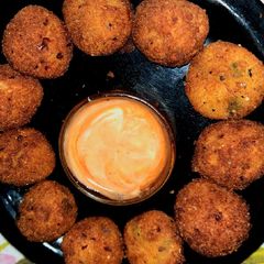 A picture of Potato Cheese balls.