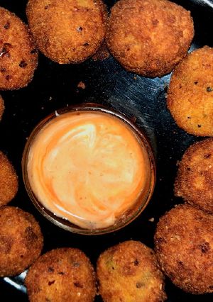 A picture of Potato Cheese balls.