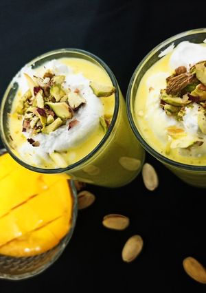 मैंगो स्मूथी (mango smoothie recipe in Hindi) रेसिपी मुख्य फोटो