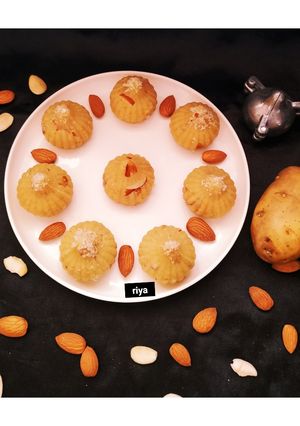 ड्राई फ्रूट्स स्टफ आलू मोदक रेसिपी मुख्य फोटो