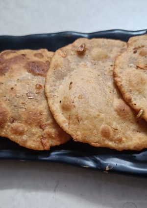 A picture of Garlic poori.