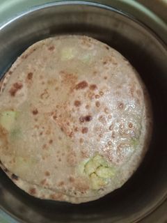 तवा आलू के परांठे (tawa aloo ke parathe recipe in Hindi) रेसिपी मुख्य फोटो