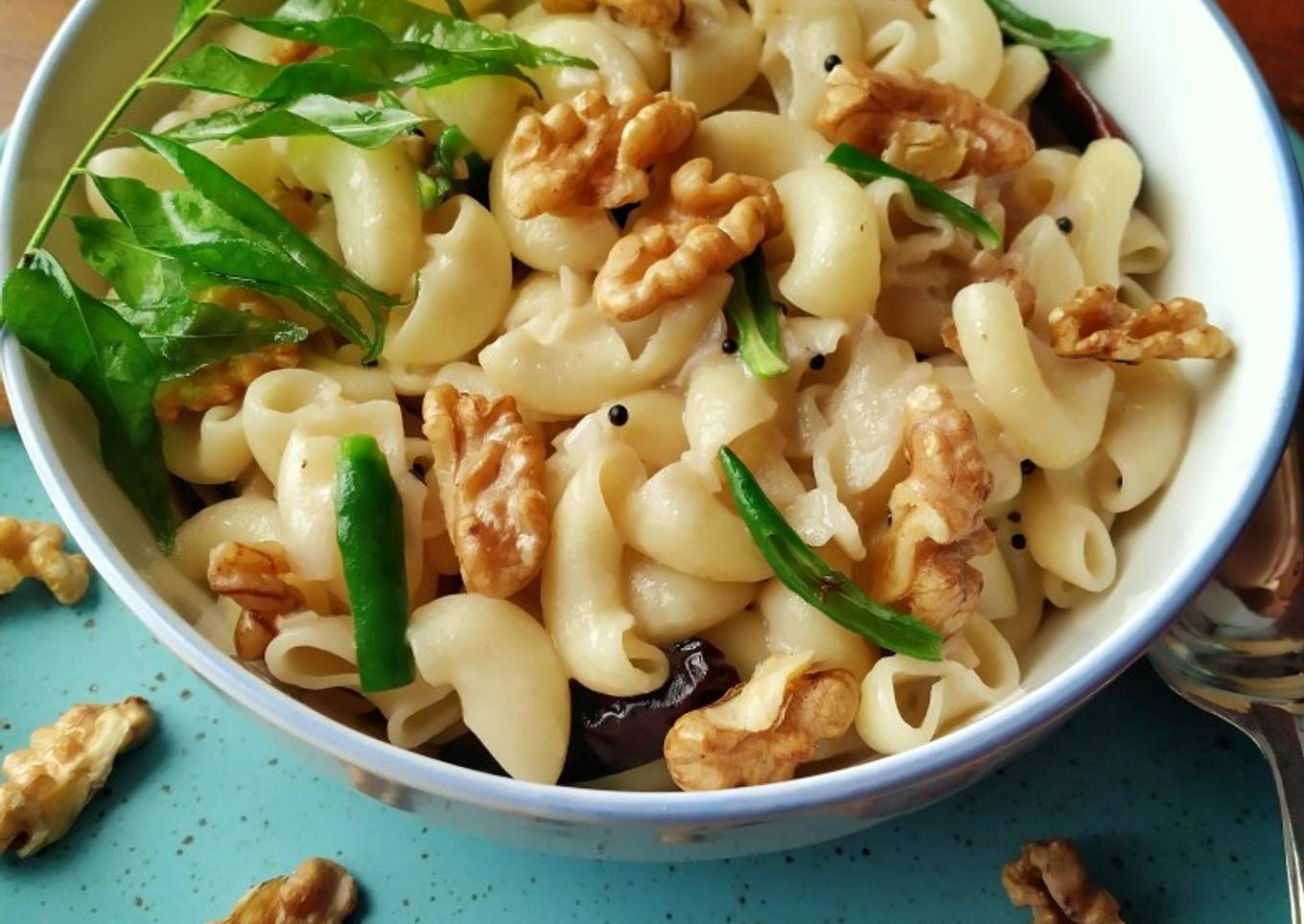 Macaroni Pasta with Walnuts