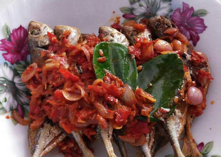 Resep Ikan Kembung Goreng Sambel Bawang #BikinRamadanBerkesan, Menggugah Selera