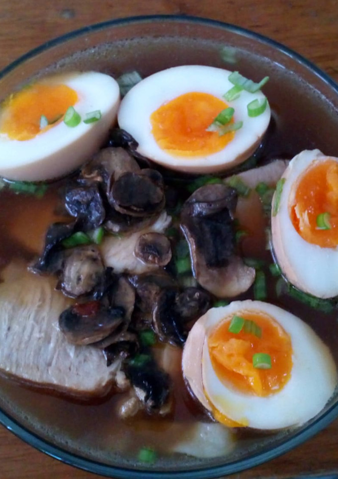 Una foto de Ramen casero 🍜🍥