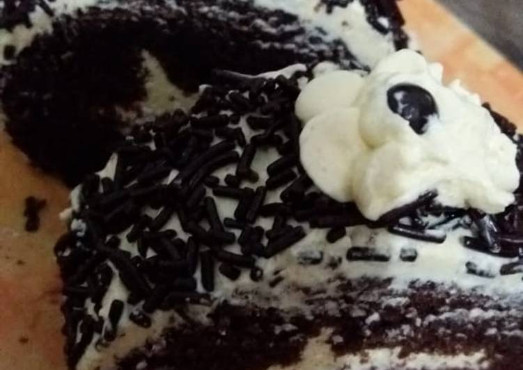 Cara Gampang Membuat Roll Cake Coklat Lembut, Enak Banget