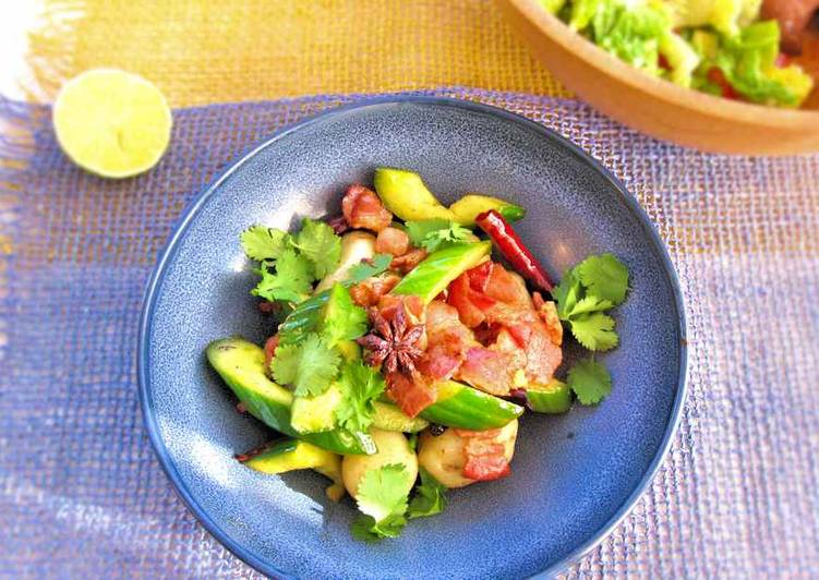 Steps to Make Ultimate Spicy bacon, cucumber and potato salad