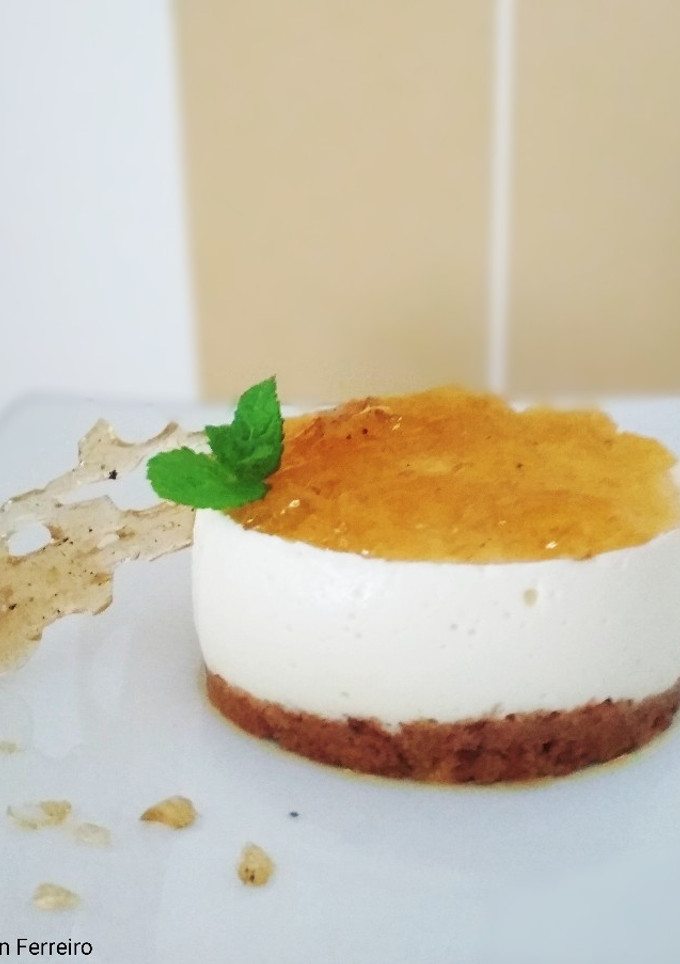 Una foto de Tarta de queso con cobertura de miel, limón y jengibre
