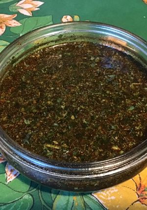 Une photo de Marinade miel, citron vert, fenugrec, soja, épices et persil