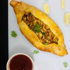 A picture of Turkish pide.