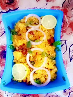 कांदा पोहा (kanda poha recipe in Hindi) रेसिपी मुख्य फोटो