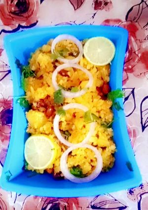 कांदा पोहा (kanda poha recipe in Hindi) रेसिपी मुख्य फोटो