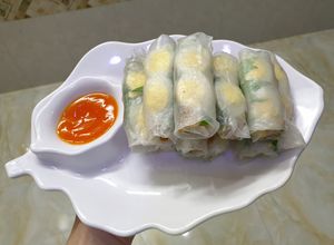 Hình của món Bánh tráng cuốn mini cho bé hoặc Bà ăn vặt.