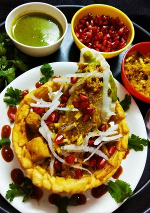 A picture of Baked Gujiya chat in Edible Bowl.
