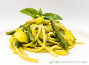 Foto di Linguine al Pesto con Fagiolini e Patate - Gluten Free