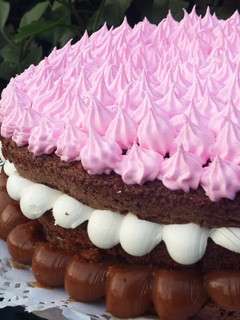 Una foto de Torta Brownie Bomba 💣💖 renovada 😊💗
