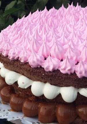 Una foto de Torta Brownie Bomba 💣💖 renovada 😊💗