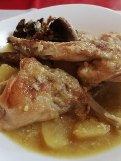 Una foto de Guiso de conejo con patatas