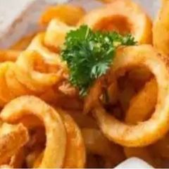 A picture of Mozerrella onion rings.